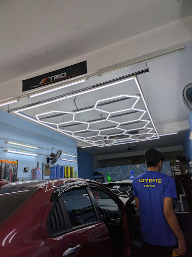 Luthfie Tinted Luthfie Tinted
