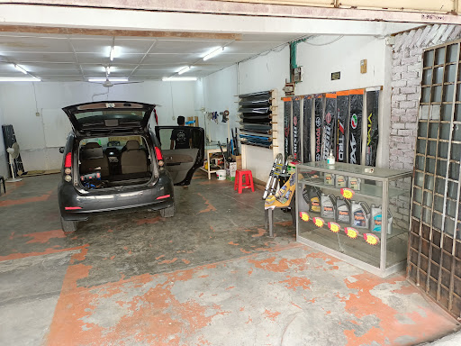 Universal tinted promotion 4 door rm 28 Universal tinted promotion 4 door rm 28