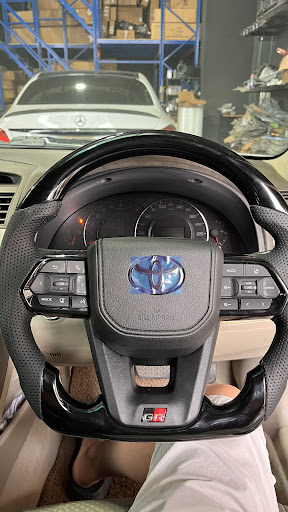 TOMAHAWK FLAGSHIP STORE SHAH ALAM